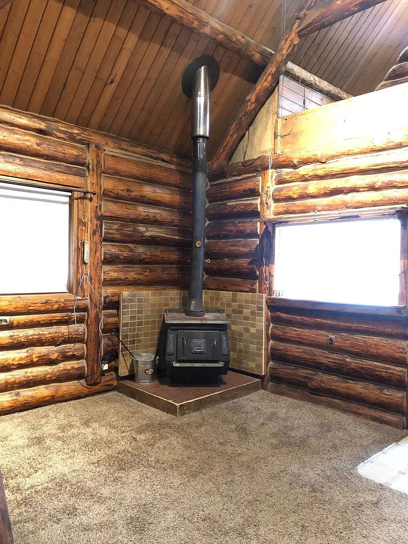 Small log house with 2 lofts — Photo 3