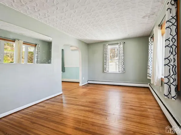 77 Evergreen Ave, Edison, NJ 08837