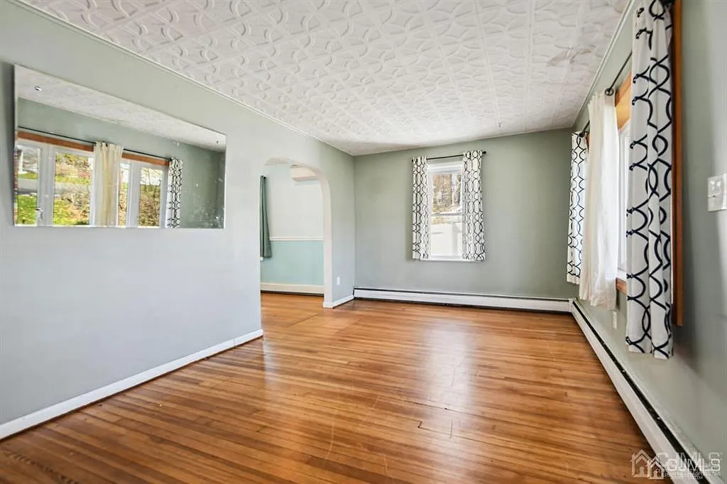 77 Evergreen Ave photo 1