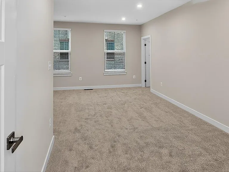 2542A Verona Pl — Photo 11