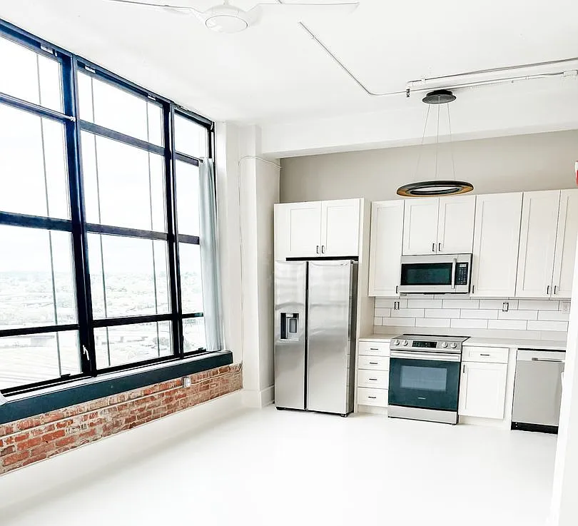 Available August 21st Gorgeous 2 Bedroom 1 Bath Condo On Gay Street In Downtown Knoxville — Photo 4