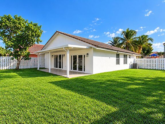 2nd image of 11611 SW 10th Ct