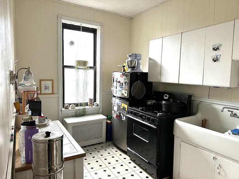 300 Windsor Pl #2 — Photo 5
