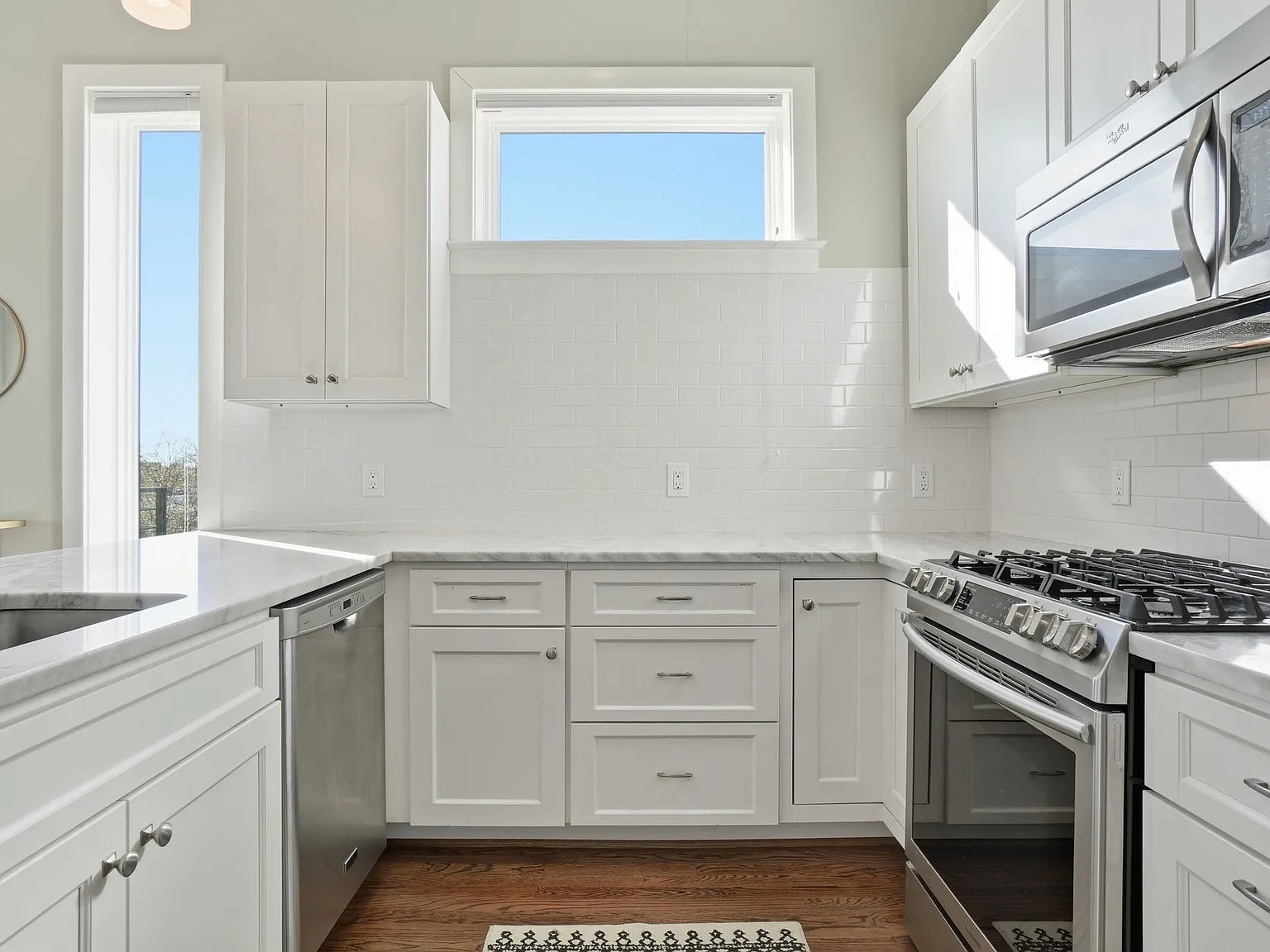 2 bed, 1137 sqft, $3,700 — Photo 4