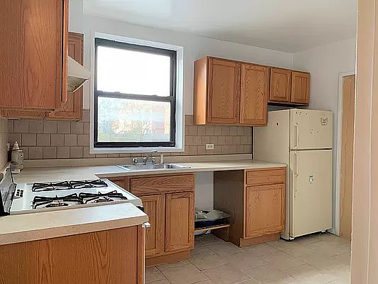 5th image of 65-50 Wetherole St #4R