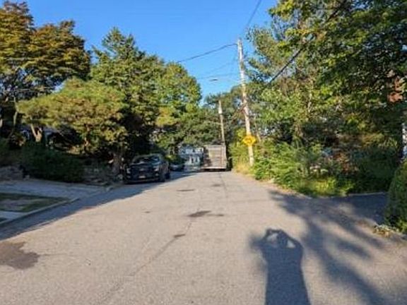 Exterior Neighborhood (street photo)