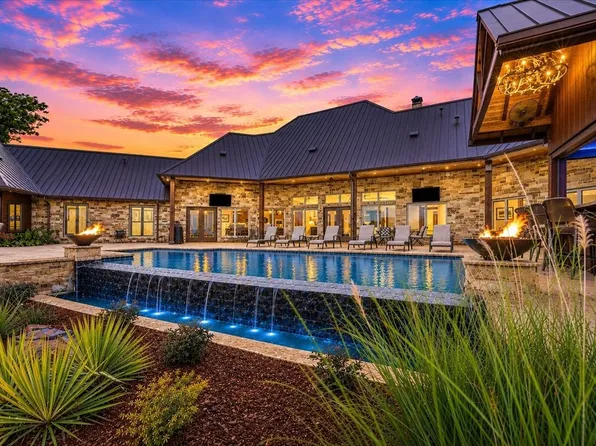 908 Sailboat Dr, Corsicana, TX 75109