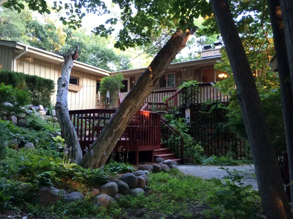 W299S10761 Pickering Dr, Mukwonago, WI 53149