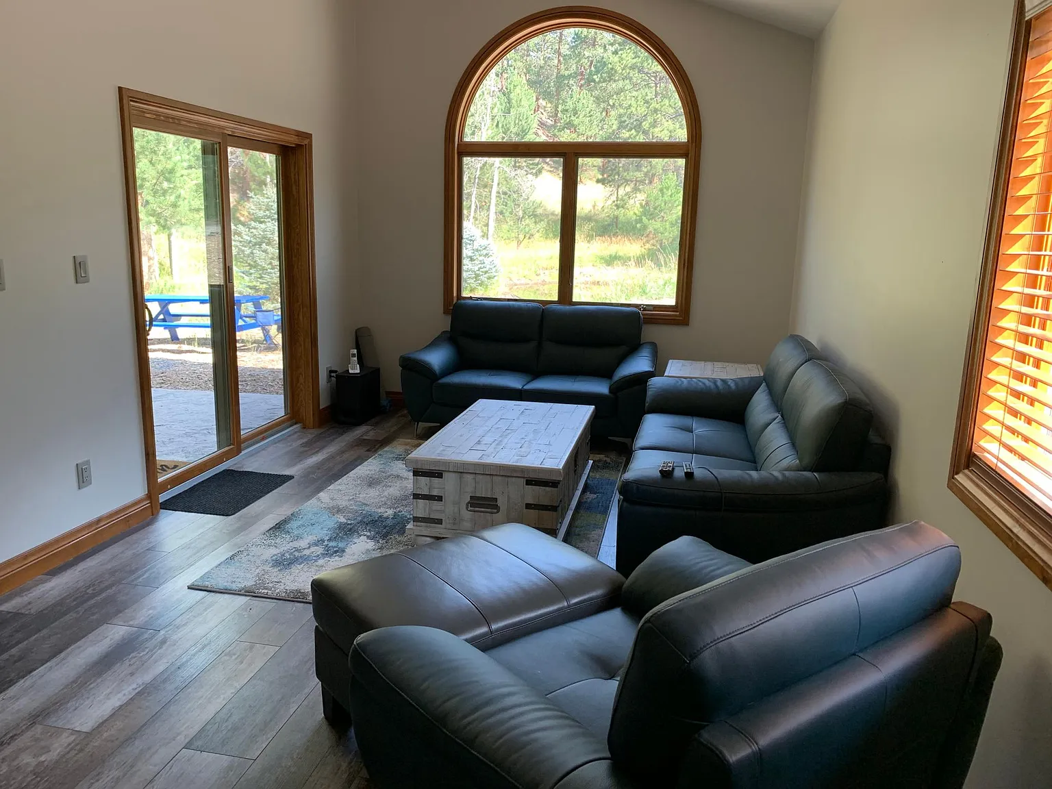 2433 Hollywell Ln — Photo 3