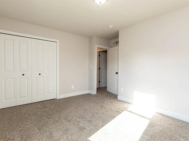 5485 Hammersmith Dr — Photo 35