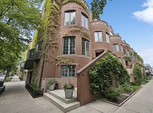 414 W Wisconsin St #A, Chicago, IL