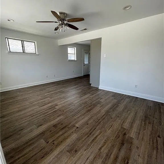 619 E William David Pkwy — Photo 7