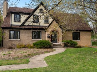 2902 E State St, Rockford, IL