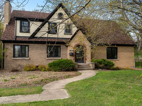 2902 E State St, Rockford, IL 61107