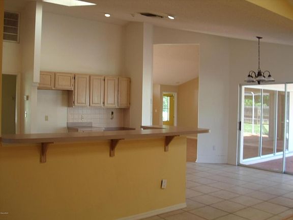 4th image of 669 Seven Gables Cir SE