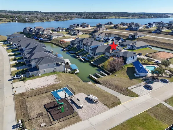 10744 S Lake Mist Ln, Willis, TX 77318