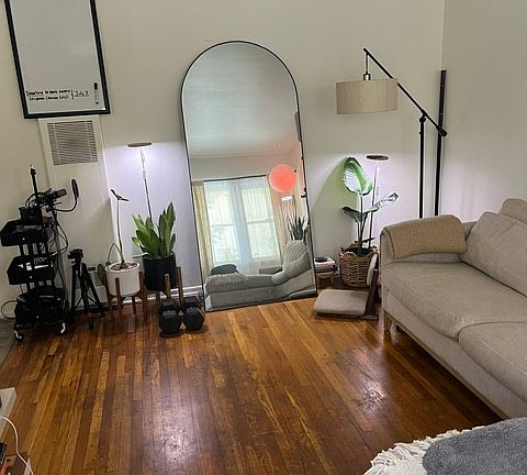 4th image of 1030 S Holt Ave #1/2