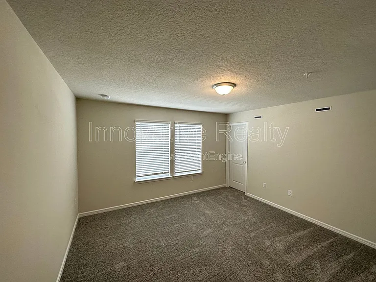 2887 Clever Ln — Photo 7