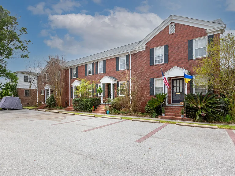 301 Broad St — Photo 16