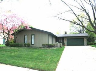 112 Cypress Point Dr, Springfield, IL 62704