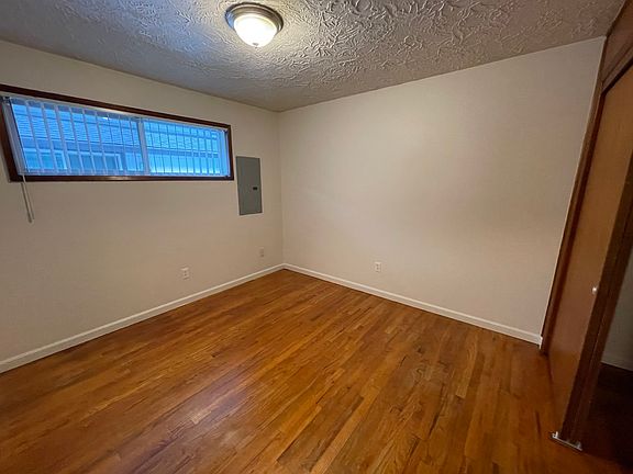 3rd image of 626 NE Anderson St #626