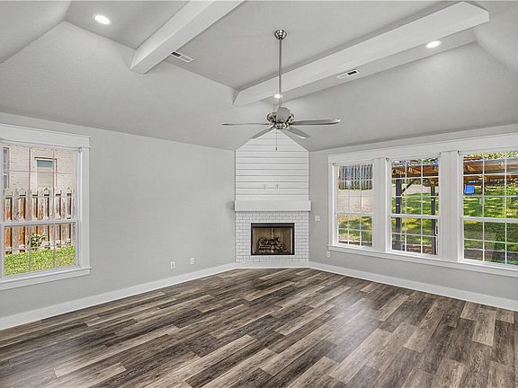 4th image of Abbey Ln