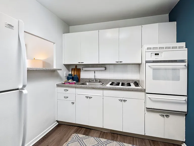 Lake Meadows Apartments — Photo 10