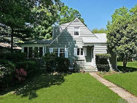 1st image of 4 Stanford Pl