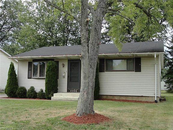 3rd image of 2304 Stewart Dr NW
