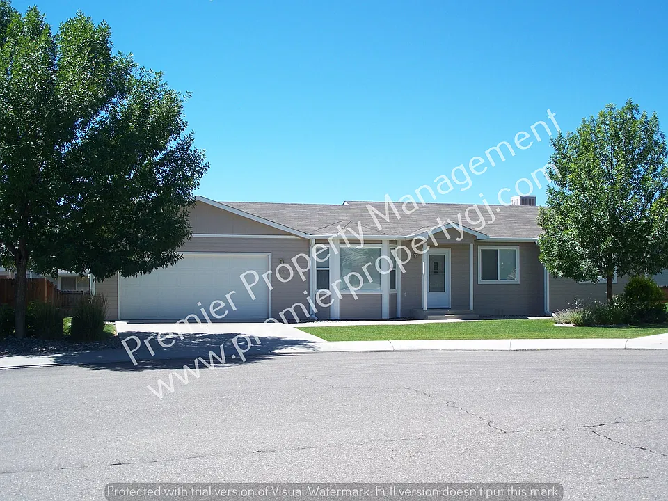 2805 Laddie Way