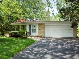 718 Warwick Rd, Deerfield, IL 60015