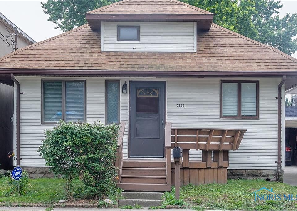 1st image of 3152 131st St
