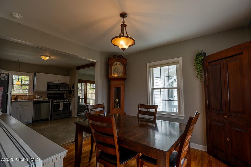 4th image of 42 Brookman Avenue