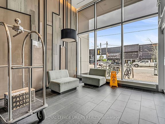3rd image of 27 Bathurst St #611