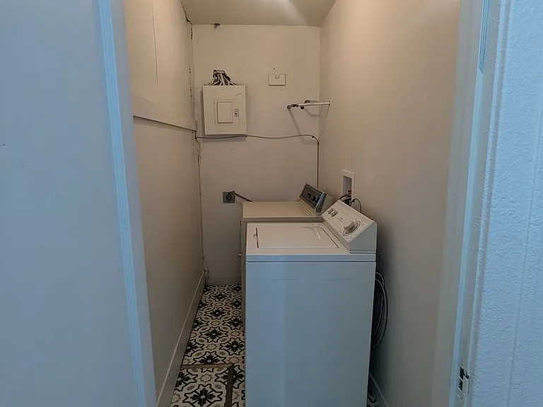 123 W Moniteau St — Photo 17