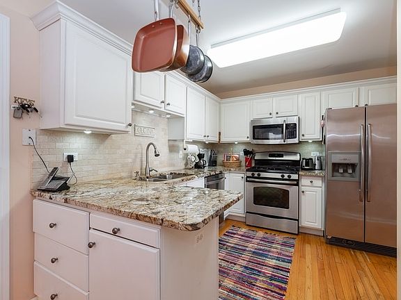 4th image of 120 S Pembroke Cir