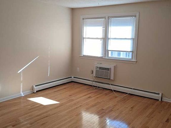 4th image of 28 Otis St #28F