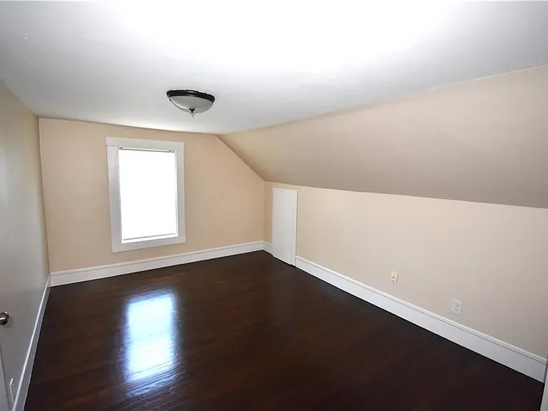2 Nichols St — Photo 15