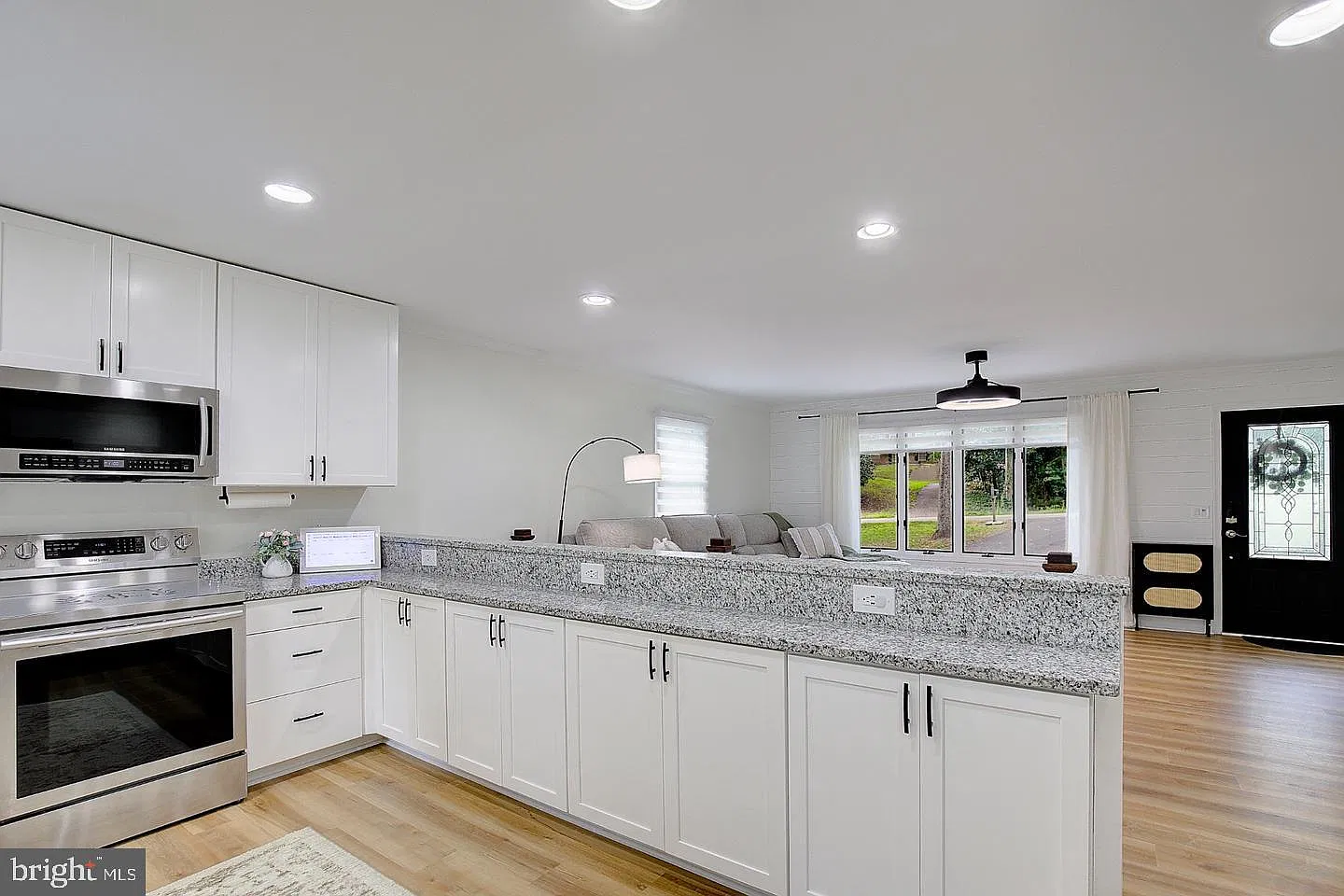 4 bed, 3.0 bath, 2279 sqft, $2,700 — Photo 4