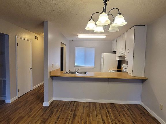 3rd image of 1914 Nicklaus Ct APT C