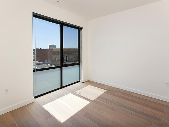 4th image of 950 Natoma St