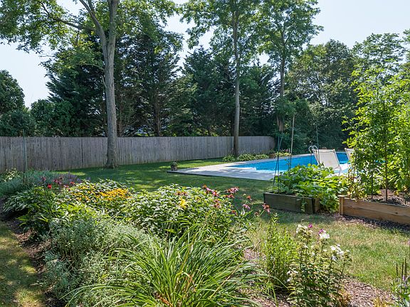 4th image of 130 Bishops Ln