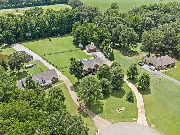 4th image of 40 Macon Ridge Cv