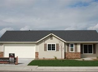 6681 E Buckeye Ave, Fresno, CA 93727