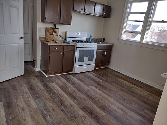 4th image of 59 Spruce St Floor 2