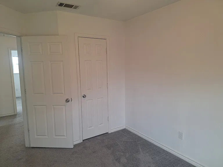 2621 Lee Ave — Photo 17