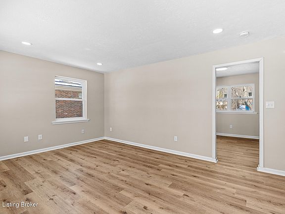 4th image of 803 Flicker Rd