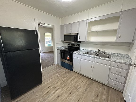 3rd image of 605 Macann St