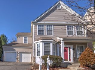 8 Mioduski Ct, Parlin, NJ 08859