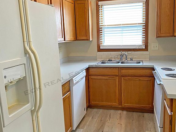 4th image of 1710 E 21st Ter